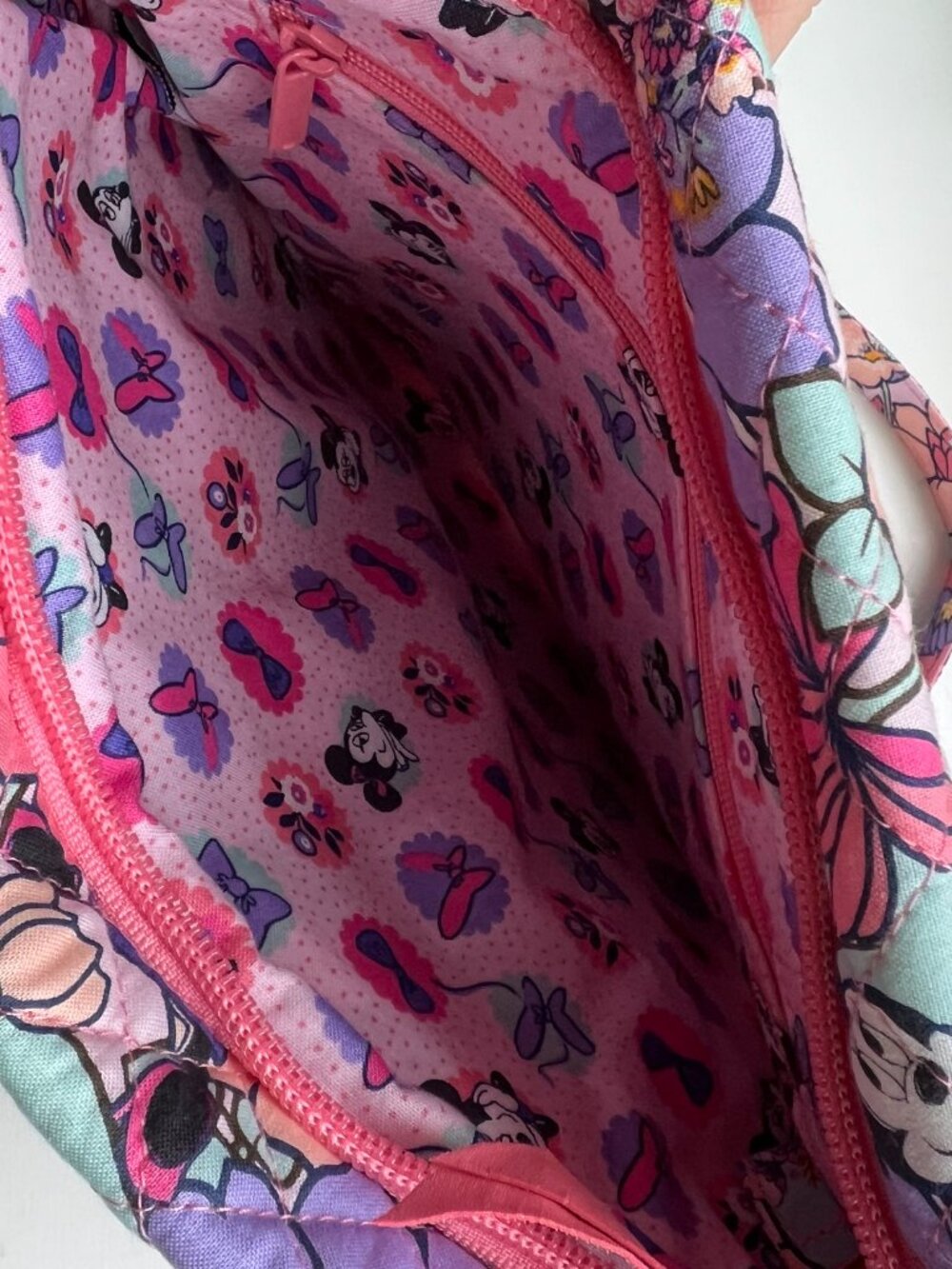 NWT Disney Vera Bradley "Minnie's Garden Party" Triple Zip Hipster - Picture 2 of 4